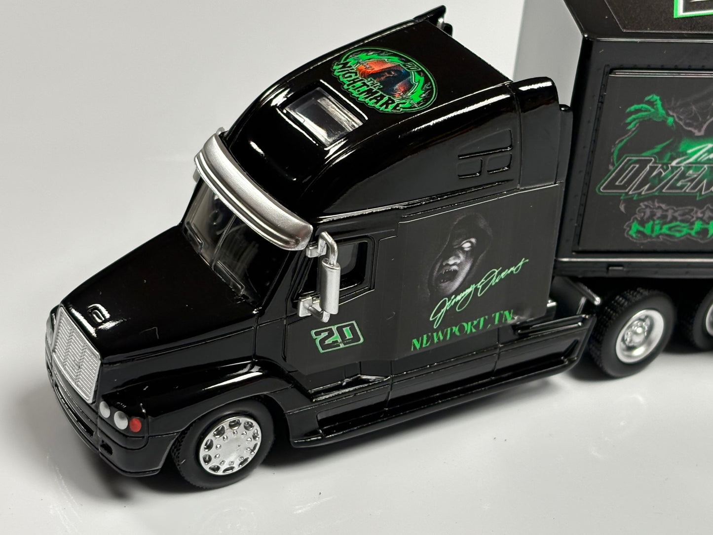 M2513 - 1:64 Scale Jimmy Owens #20 Racecar Hauler