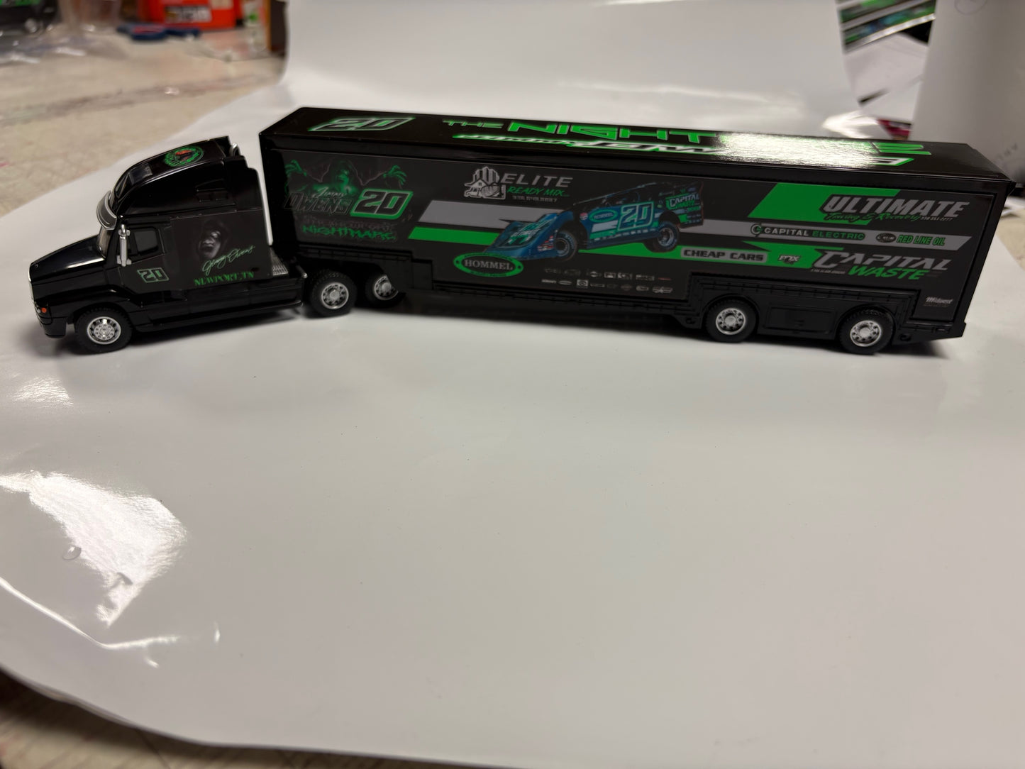 M2513 - 1:64 Scale Jimmy Owens #20 Racecar Hauler